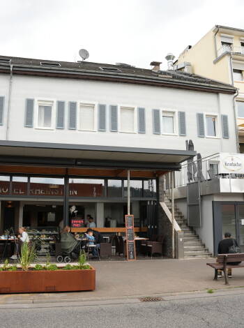 Das Hotel Rheinstein ist ein komfortables 3-Sterne-Hotel, in dem Sie entspannt wohnen und ein tägliches 3-Gänge-Menü im Paket genießen.