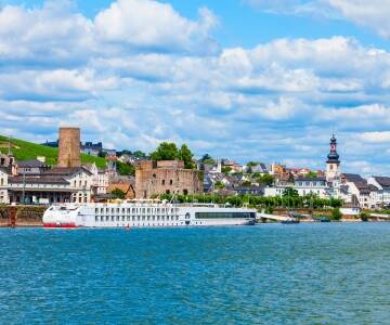 Hotellet har en fantastisk beliggenhet rett ved Rhinen, midt i vakre Rüdesheim.