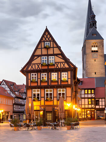 Utforska spännande och vackra städer som Wernigerode eller Quedlinburg som finns med på UNESCOs världsarvslista