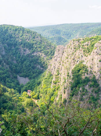 Hexentanzplatz är en av de mest populära sevärdheterna i Harz