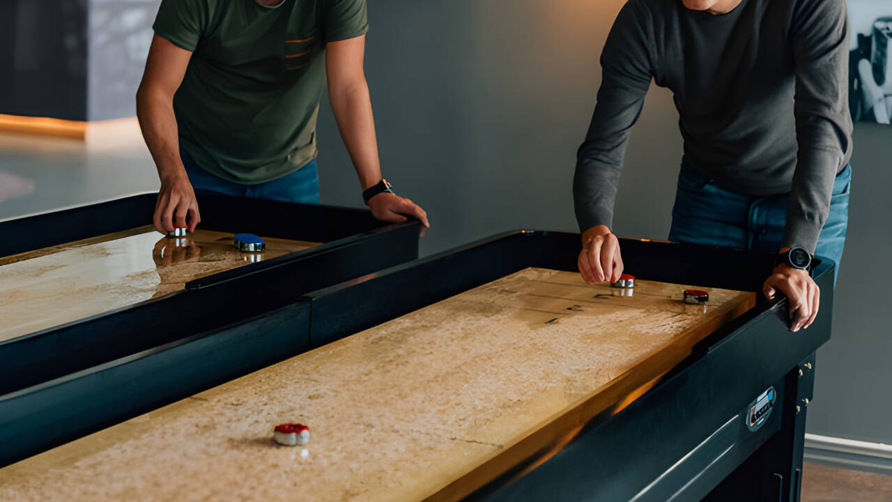 Verbringen Sie einige Zeit in der charmanten Lounge, wo Sie Snacks und Getränke genießen und Shuffleboard spielen können.