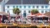 Hotellet ligger helt sentralt i Kragerø by - «perlen blant kystbyene», i følge Edvard Munch. 


