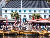 Das Tollboden Hotell & Restaurant genießt eine Top-Lage im Zentrum von Kragerø, direkt am Wasser.