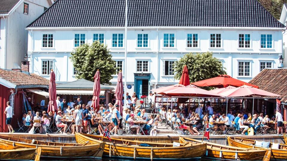 Das Tollboden Hotell & Restaurant genießt eine Top-Lage im Zentrum von Kragerø, direkt am Wasser.