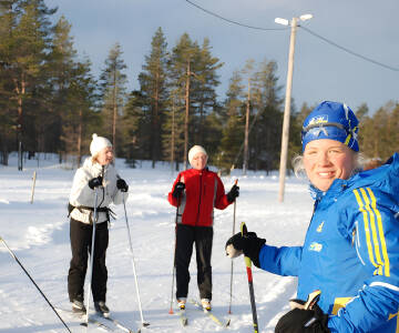 På vintern erbjuds fantastiska möjligheter till utomhusaktiviteter i snön, både med och utan skidor.