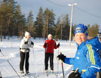 På vintern erbjuds fantastiska möjligheter till utomhusaktiviteter i snön, både med och utan skidor.