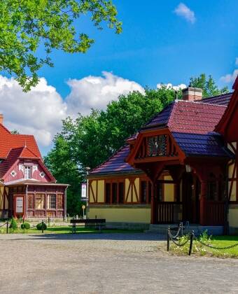 Det nærliggende Kaiserbahnhof Joachimsthal er en fascinerende kulturel seværdighed med unik kejserlig arkitektur.