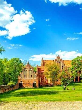 Ett besök på Chorin Abbey, med sin imponerande arkitektur och kulturella evenemang, är en inspirerande utflykt.