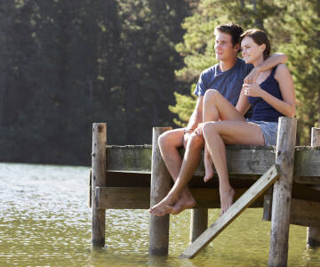 Verbringen Sie romantische Momente am See, gehen Sie schwimmen oder unternehmen Sie eine Bootsfahrt.