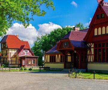 Det nærliggende Kaiserbahnhof Joachimsthal er en fascinerende kulturel seværdighed med unik kejserlig arkitektur.