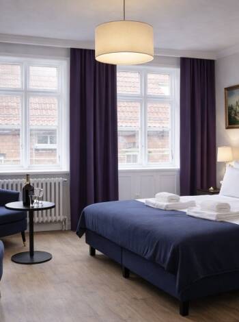 Hotellet erbjuder bekväma rum med karaktär i en vackert renoverad byggnad.