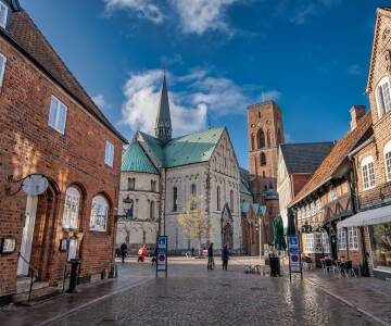 Sie wohnen nur wenige Gehminuten vom Hauptplatz (Torvet) entfernt.