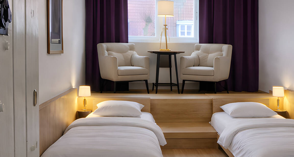 Dobbeltværelse med badeværelse på gangen