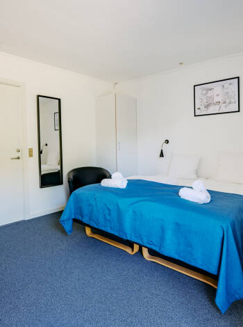Alle Zimmer sind frisch renoviert und stilvoll im nordischen Design eingerichtet, um Komfort und Eleganz zu gewährleisten.