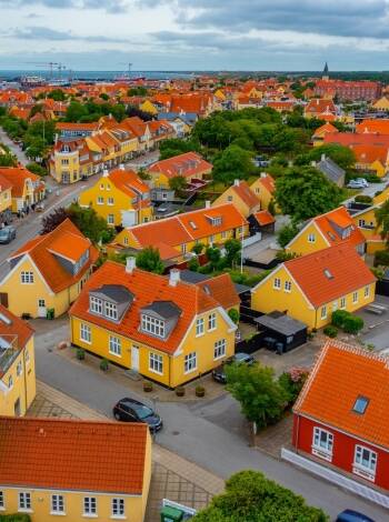 Entdecken Sie die berühmten Museen, Galerien und historischen Sehenswürdigkeiten von Skagen, die alle bequem vom Hotel aus erreichbar sind.