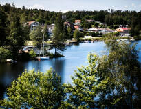 Hotellet ligger vackert beläget mellan sjön Lalång och Dalslands kanal