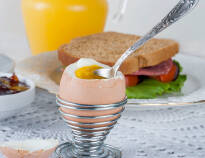 Jeder Morgen beginnt mit einem köstlichen Frühstücksbuffet, an dem Sie reichlich Energie für einen aktiven Tag tanken können.
