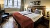 Die komfortablen, hübschen Hotelzimmer sind im traditionellen skandinavischen Stil eingerichtet.