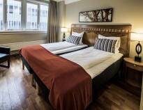 Die komfortablen, hübschen Hotelzimmer sind im traditionellen skandinavischen Stil eingerichtet.