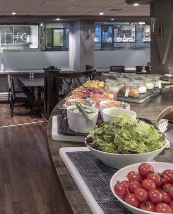 You'll get the perfect start to the day with a delicious breakfast in the hotel's cosy surroundings.