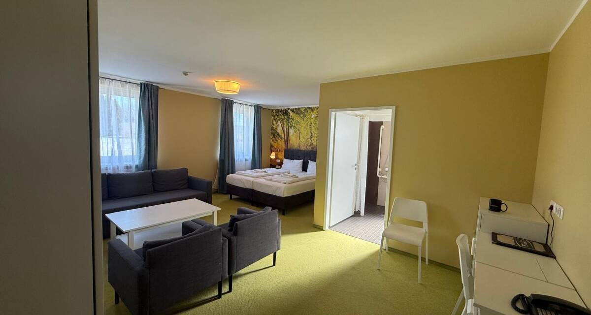 Suite with 2 extra beds