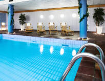 Hotellet har en härlig relaxavdelning med inomhuspool, bastu och gym där ni verkligen kan koppla av!