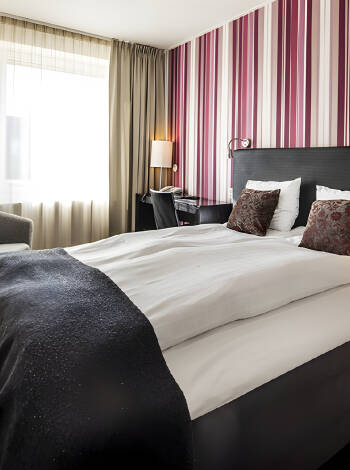 Hotellets inbjudande rum värnar om ett behagligt och bekvämt uppehåll för er vistelse på hotellet.