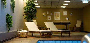 The hotel has a lovely relaxation area with a swimming pool, sauna and fitness facilities, where you can round off an eventful day.
