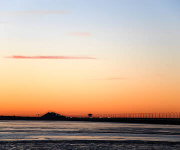 Dra på utflugt til nydelige Øland. Broen er 6 km.