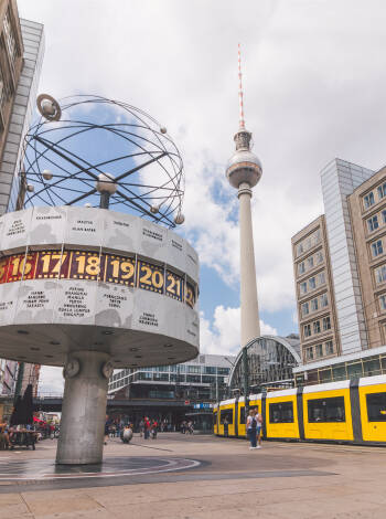 Urlaub in Berlin, das ist Geschichte, Kultur, Sehenswürdigkeiten und Genuss. Außerdem ist das Designer Outlet Berlin (B5 Centre) nur 20 Minuten entfernt.