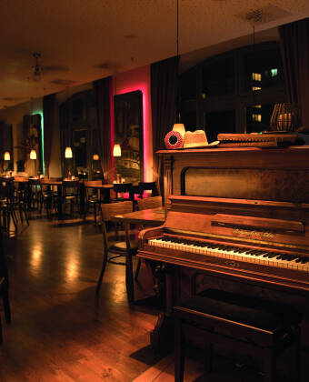 Bar & Bistro La Havanita laden zu Cocktails und köstlichen Snacks ein.