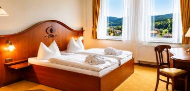 Die Zimmer sind gemütlich und verfügen alle über ein eigenes Bad.