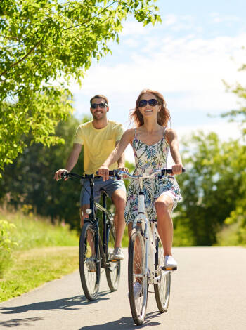 Die Gegend eignet sich ideal für Fahrradtouren. Entdecken Sie zum Beispiel die Landschaft entlang des 250 km langen Elster-Radwegs.