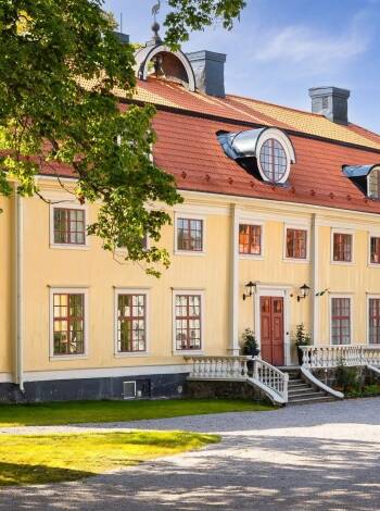 Stay in a beautifully preserved manor house with over 300 years of history.