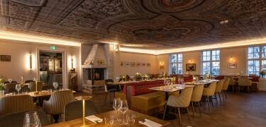 Beneath a gorgeous painted ceiling, seasonal dishes made from local produce are served.