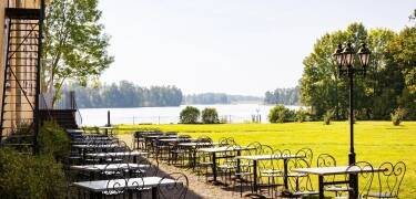 Söderfors Herrgårds läge vid vattnet bjuder på oändliga möjligheter till friluftsliv.
