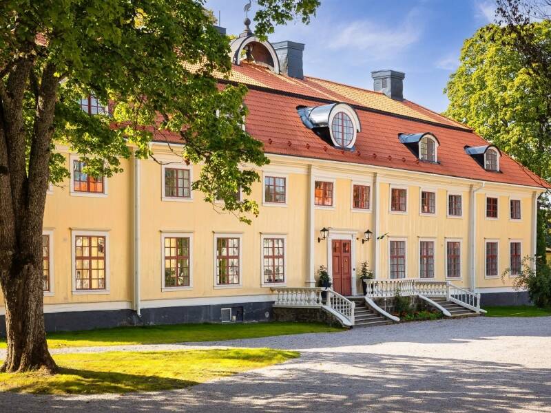 Stay in a beautifully preserved manor house with over 300 years of history.