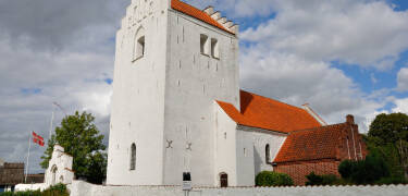 Neben der alten Kirche gibt es hier noch viele andere Attraktionen. Besuchen Sie das örtliche Museum, den Zoo oder die Galleri ArtDoor.
