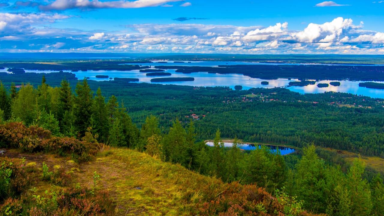 Hotellet ligger direkte ved Siljan-søen og midt i Dalarnas smukke natur.