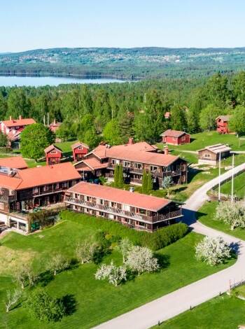 Välkommen till Green Hotel Tällberg, vackert vid Siljans strand och omgiven av natursköna omgivningar.