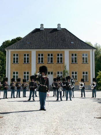 Discover Gråsten where you can both see the castle and the mansion and take a nice walk through the historic centre.