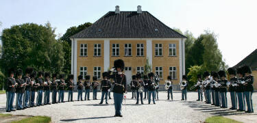 Oplev Gråsten hvor I både kan se slottet og palæet og gå en hyggelig tur gennem det historiske centrum.