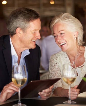Das gemütliche Restaurant serviert selbstgemachte, regionale Gerichte, die auf Zutaten der jeweiligen Jahreszeit basieren.
