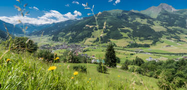 Sämtliche Zimmer haben einen eigenen Balkon, von dem aus eine wunderbare Aussicht auf die Bergwelt der Hohen Tauern besteht.