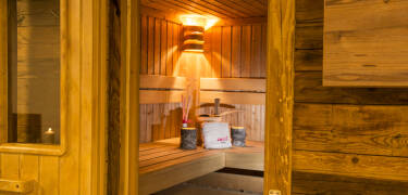 Under er vistelse på hotellet har ni fri tillgång till hotellets spa-avdelning där ni hittar bastu, ångbad och ett relaxområde