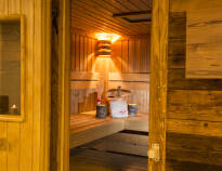 Während Ihres Aufenthaltes haben Sie freien Eintritt zur Wellnessabteilung des Hotels, wo es Sauna, Infrarotkabine, Dampfbad und einen  Entspannungsbereich gibt.