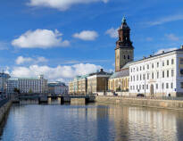 Machen Sie einen Ausflug nach Göteborg und erleben Sie die schönen Geschäfte, Straßen und Kanäle.