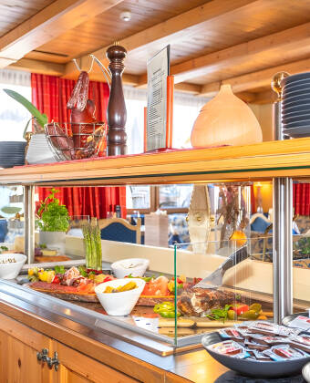 Start dagen med lokale delikatesser i den hyggelige restauranten.