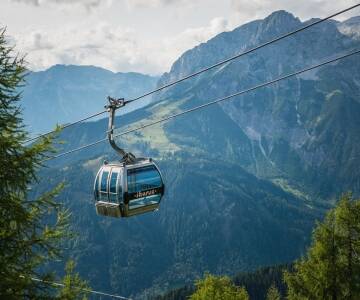 Känn den friska alpina luften på 902 meters höjd över havet.