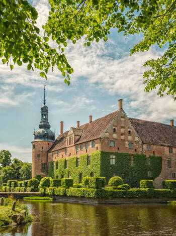 Schlösser, die einen Besuch wert sind, sind z.B. Trolle-Ljungby, Bäckaskogs und Schloss Vittskovle.